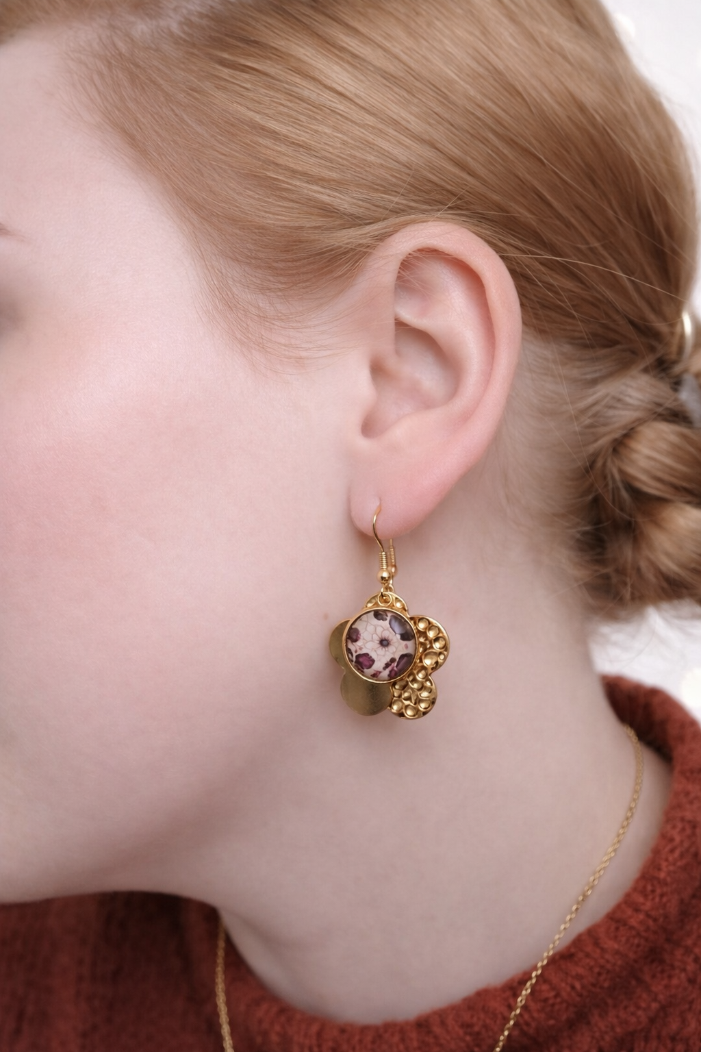 Ohrring "Goldene Blüte" Edelstahl Ohrhänger mit foralem Cabochon