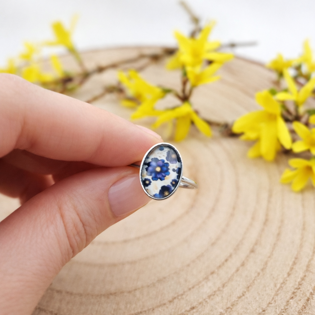 Ring "Blütenmoment - Blaublüte" verstellbarer Edelstahlring mit floralem Cabochon