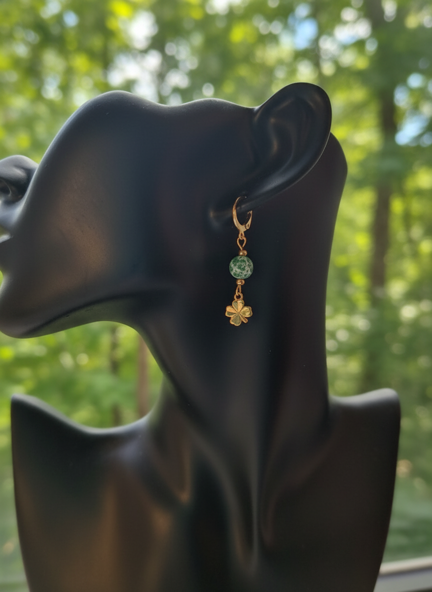 Kleeblattzauber – Grün & Weiß