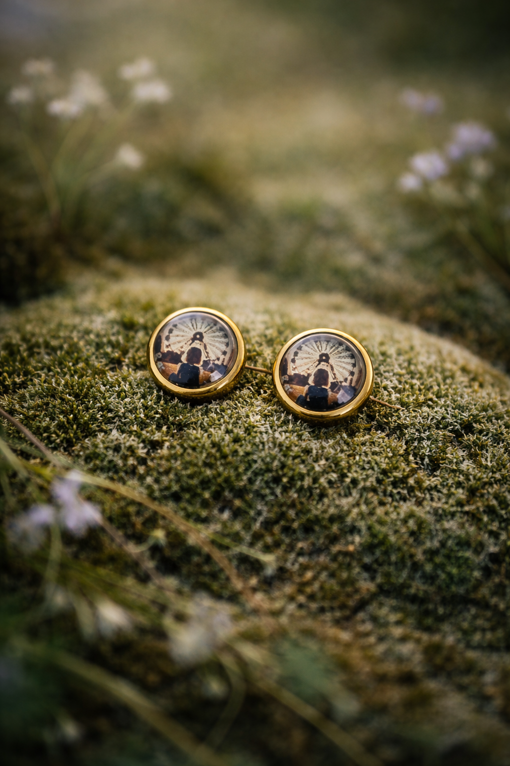 Riesenrad-Moment – Goldene Edelstahl Ohrstecker