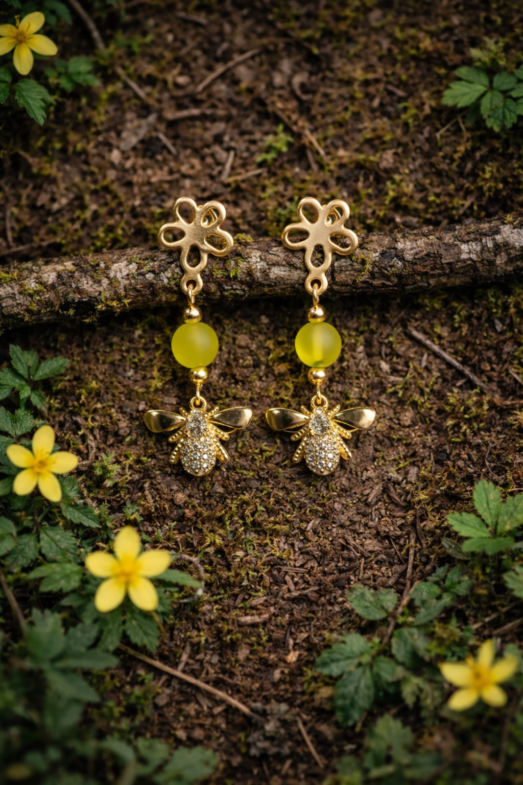 Ohrstecker "Bienenzauber - gelbe Glasperle"