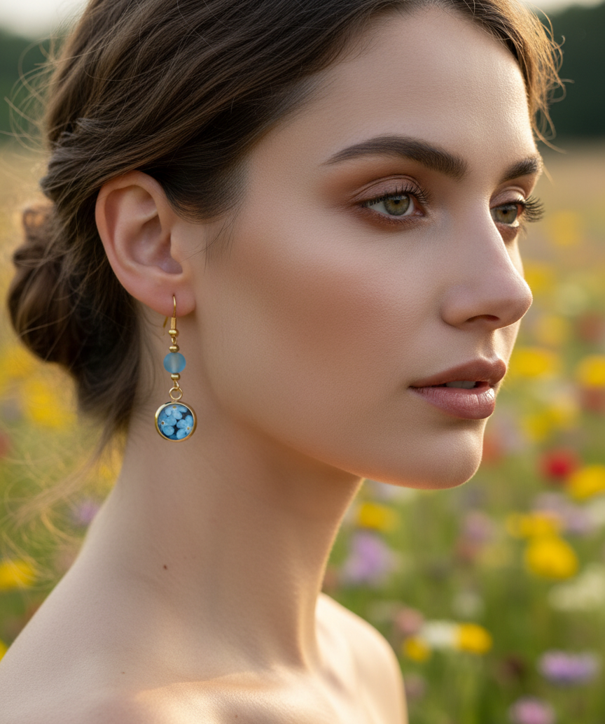 Goldfarbene Blumenohrringe